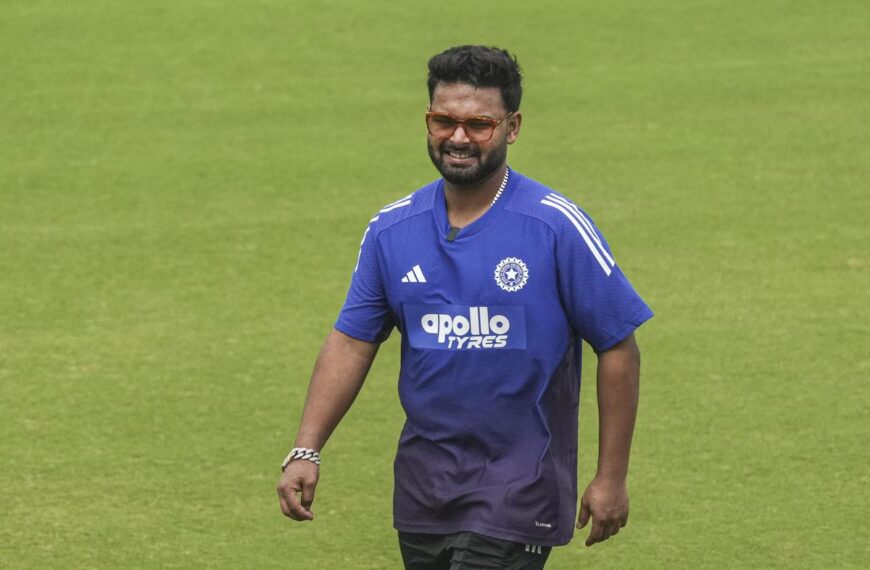 Rishabh Pant batting for Delhi in Vijay Hazare Trophy before joining India squad